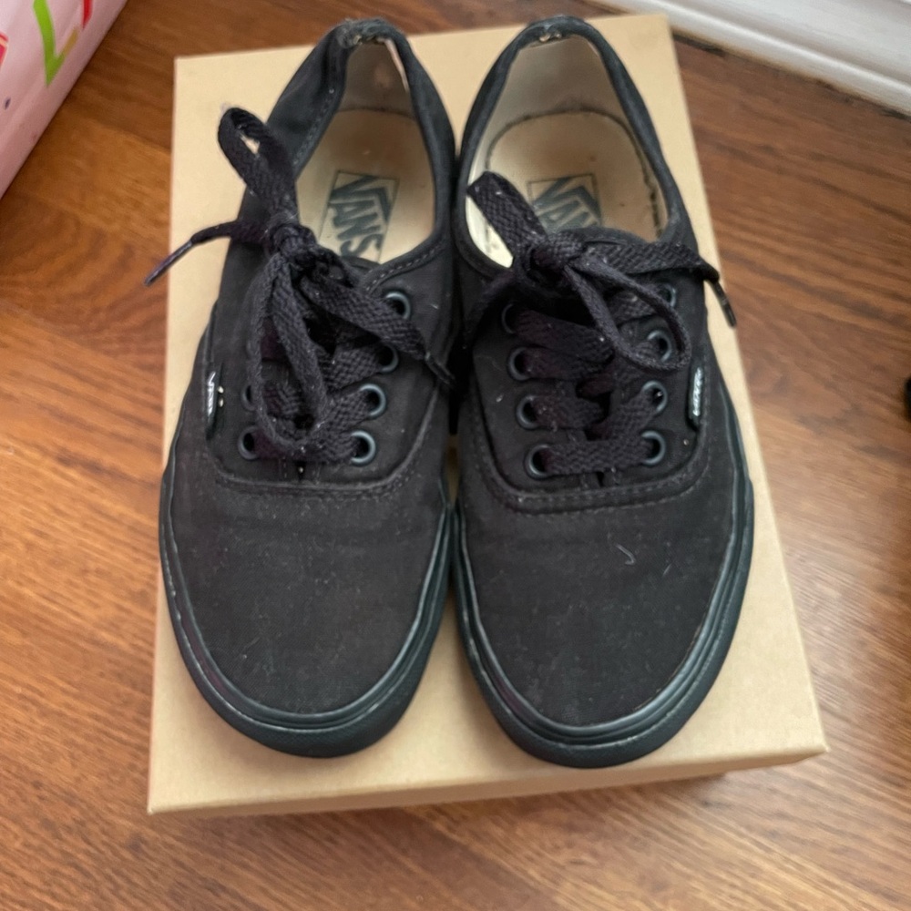 Vans - Picture 2 of 7